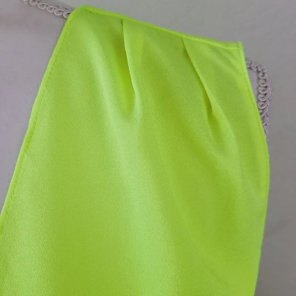 Gianni Bini Sz Small Neon Yellow Sleeveless Blouse Faux Wrap Pleated Shoulders - Picture 4 of 6